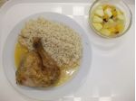 Pečené kuře, rýže, ovocný salát